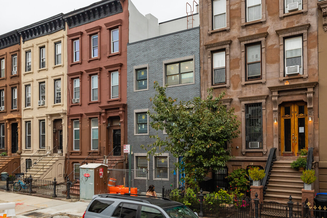 37 Herkimer St in Brooklyn, NY - Building Photo