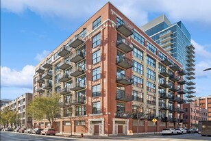 843 W Adams St, Unit 407 in Chicago, IL - Building Photo