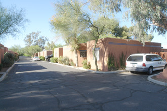 1701-1711 E Hedrick Dr in Tucson, AZ - Building Photo - Building Photo