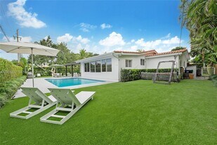 5715 SW 56th Terrace in Miami, FL - Building Photo