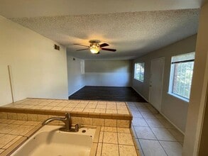 9508 Emerald Park Dr in Elk Grove, CA - Building Photo - Building Photo