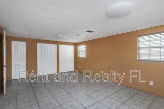 1805 N Taylor Rd in Brandon, FL - Building Photo - Building Photo