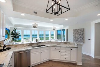 295 Grande Way in Naples, FL - Foto de edificio - Building Photo