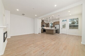 135 W Coralburst Lp in Montgomery, TX - Building Photo - Building Photo