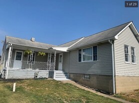 81 Maple Ave in Aliquippa, PA - Building Photo