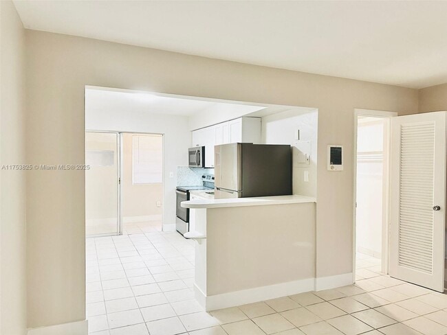 2960 W Flagler St in Miami, FL - Building Photo - Building Photo