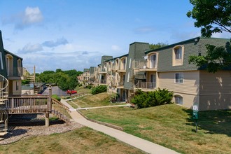 Sherwood Glen in Urbandale, IA - Foto de edificio - Building Photo