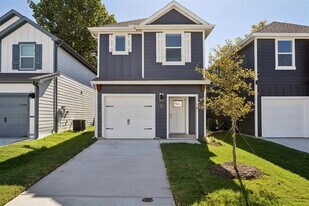 323 Clematis St in Princeton, TX - Building Photo