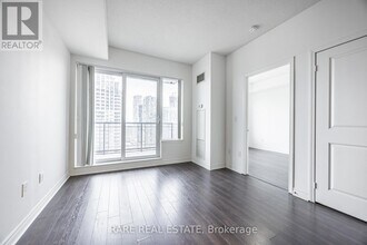 385-2385 Prince of Wales Dr in Mississauga, ON - Building Photo - Building Photo