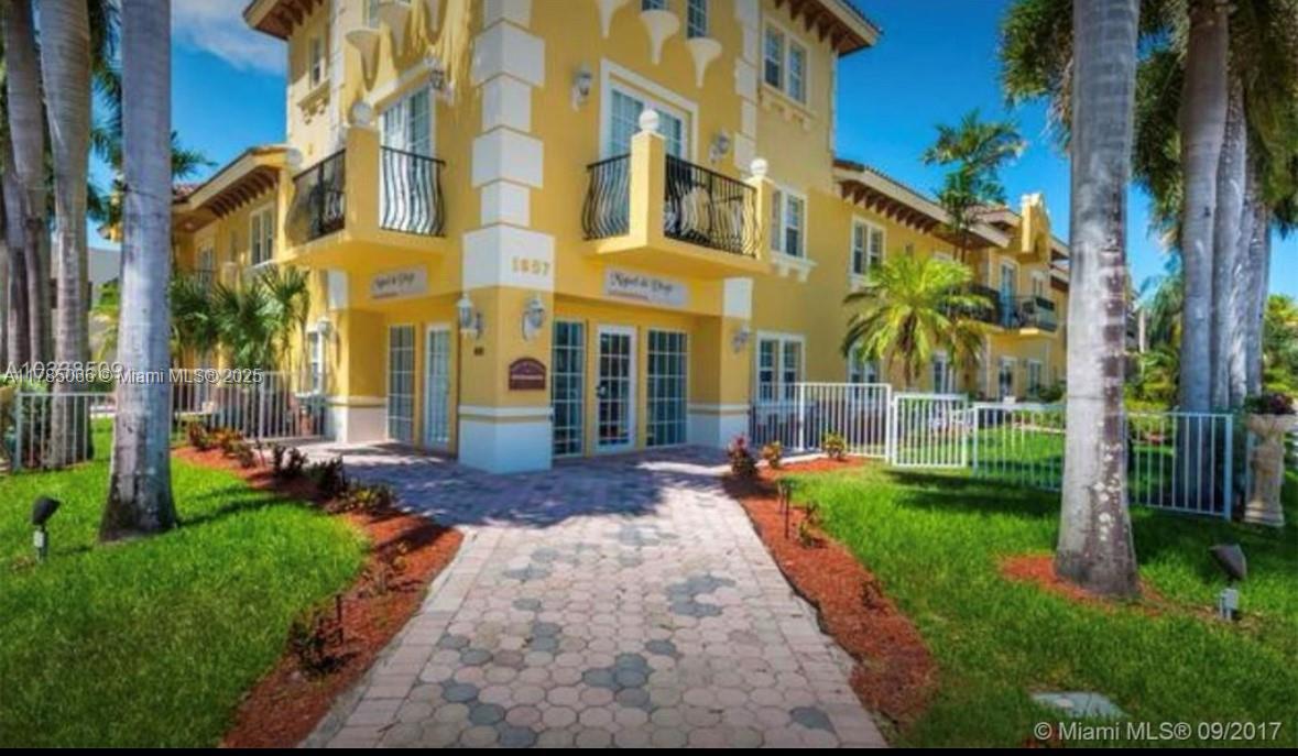 1657 Tyler St in Hollywood, FL - Foto de edificio