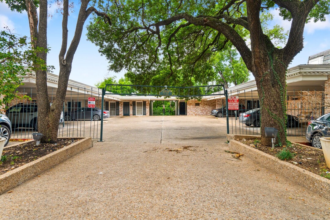 2704 San Pedro St in Austin, TX - Building Photo