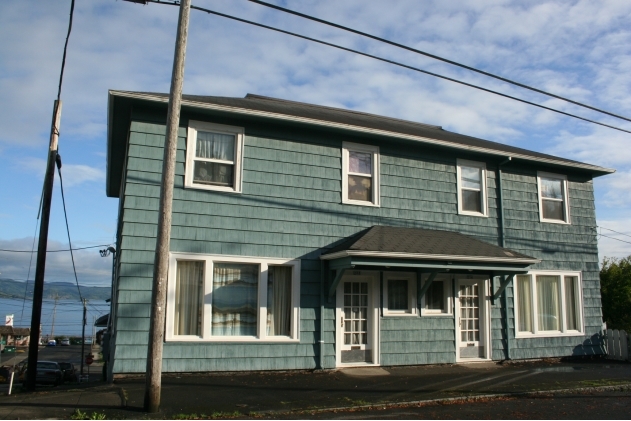 208 Bond St in Astoria, OR - Building Photo