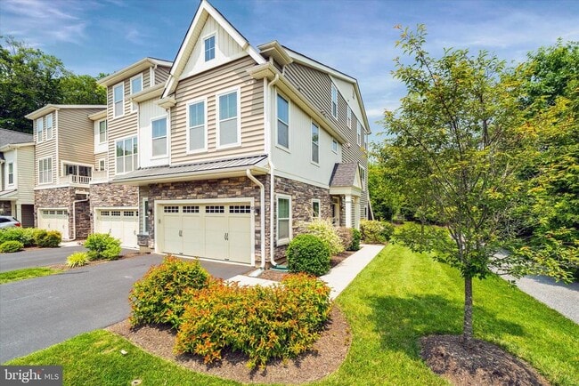property at 10 Chasmere Dr