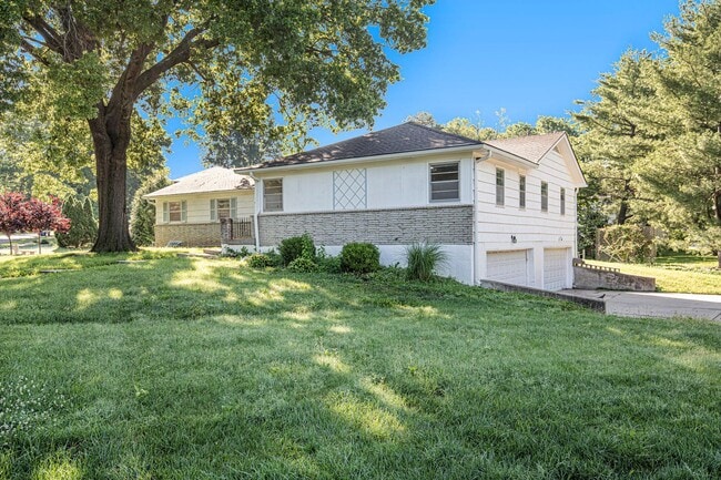 5719 W 97th St in Overland Park, KS - Building Photo - Building Photo