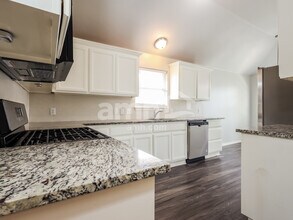 1613 Brittany Ln in Edmond, OK - Building Photo - Building Photo
