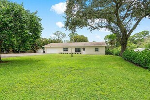 5567 2nd Rd in Greenacres, FL - Building Photo