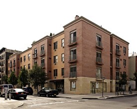 299 Bedford Ave in Brooklyn, NY - Building Photo - Building Photo