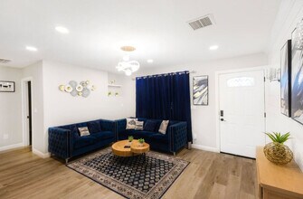 451 E Lincoln Ave in Escondido, CA - Building Photo - Building Photo