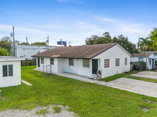 6138 Grant St in Hollywood, FL - Building Photo - Building Photo