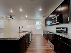 324 Palazza Reserve Pl in Henderson, NV - Foto de edificio - Building Photo