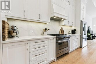 1040 Enola Ave in Mississauga, ON - Building Photo - Building Photo