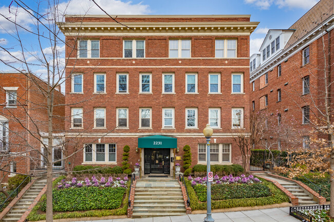 2231 Bancroft Pl NW in Washington, DC - Foto de edificio - Building Photo