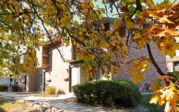 American Colony in Greenfield, WI - Foto de edificio - Building Photo