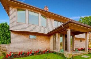 6 Sunset Dr in Sag Harbor, NY - Building Photo