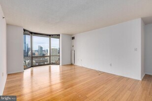 2020 Walnut St in Philadelphia, PA - Building Photo