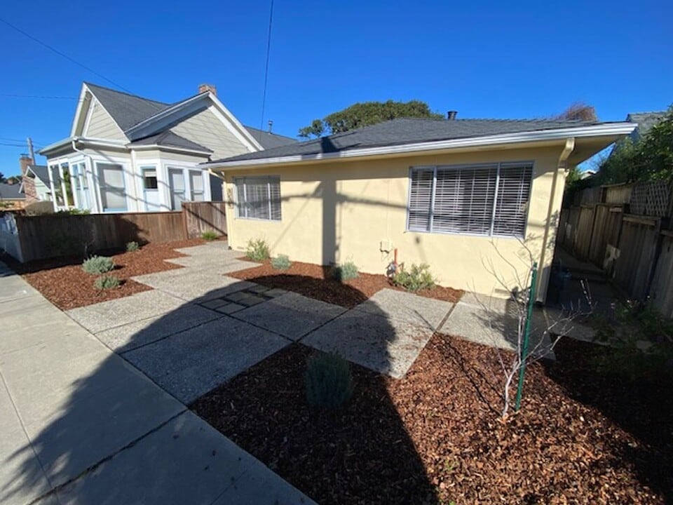 284-286 Junipero Ave in Pacific Grove, CA - Building Photo