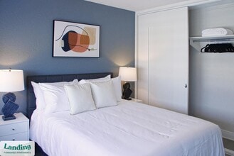 305 Dr. M.L.K. Jr St S, Unit 1107 in St. Petersburg, FL - Foto de edificio - Building Photo