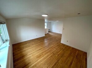 6517 Durham Ave in North Bergen, NJ - Building Photo - Building Photo