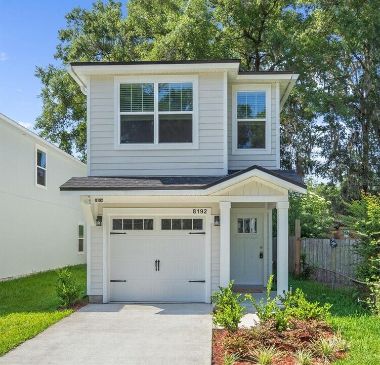 8192 Dandy Ave in Jacksonville, FL - Building Photo