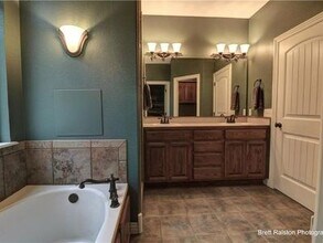 656 W Foothills Dr in Fayetteville, AR - Building Photo - Building Photo