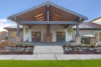 Taluswood Apartments in Mountlake Terrace, WA - Foto de edificio - Building Photo