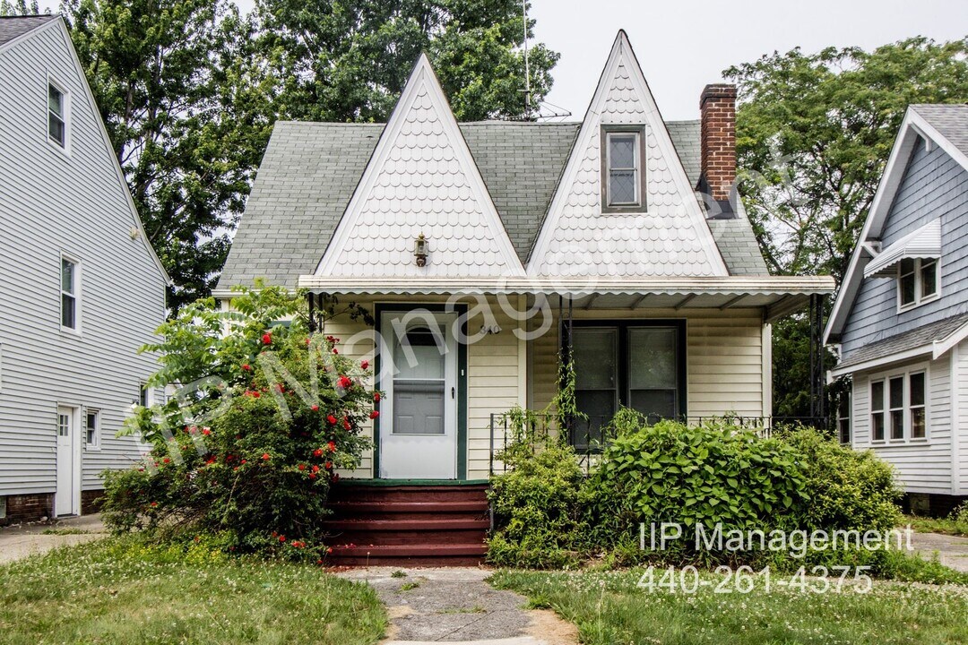 340 E 197th St in Euclid, OH - Building Photo