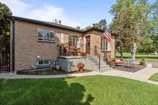 property at 5001 W Moncrieff Pl