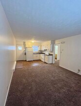 400 W 7th St, Unit Appt B in Williamstown, WV - Foto de edificio - Building Photo