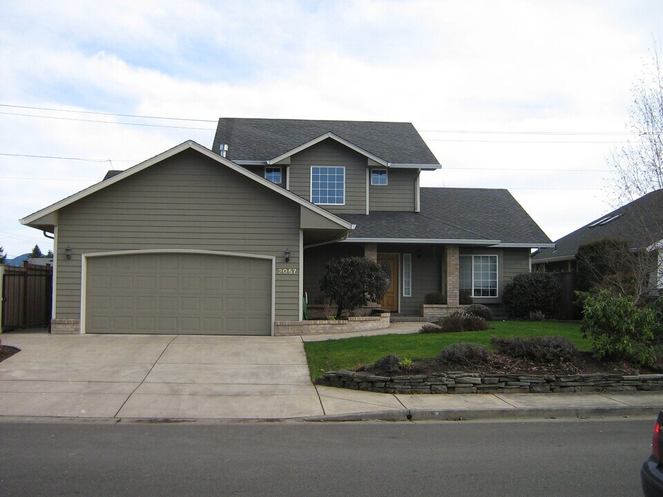 2057 Berwin Ln in Eugene, OR - Building Photo