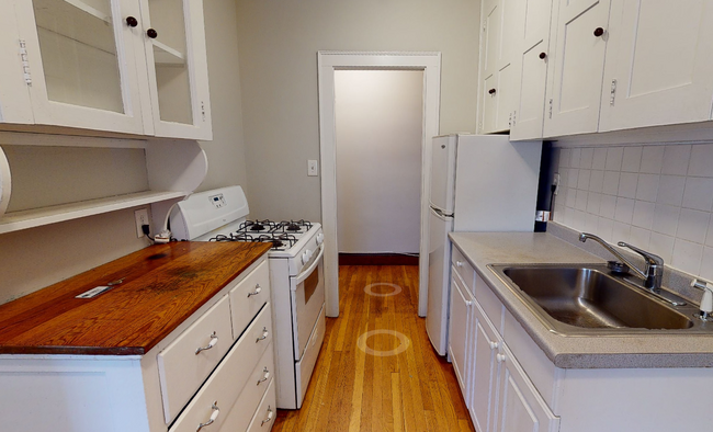 113 College Ave, Unit 2 in Somerville, MA - Foto de edificio - Building Photo
