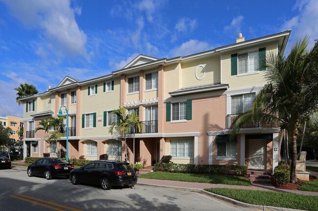 Pineapple Grove Village Condominiums in Delray Beach, FL - Building Photo - Building Photo