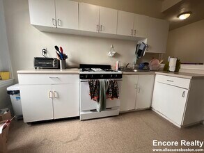 1788 Beacon St, Unit 7 in Brookline, MA - Building Photo - Building Photo
