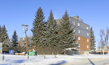 Bow Centre Place in Calgary, AB - Building Photo - Building Photo