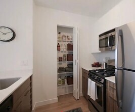 341 W Kinzie St in Chicago, IL - Building Photo - Building Photo