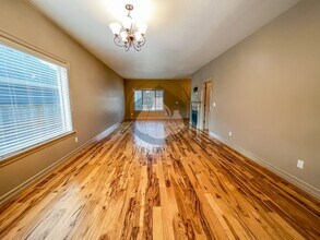 6166 Lillian St SE in Salem, OR - Foto de edificio - Building Photo
