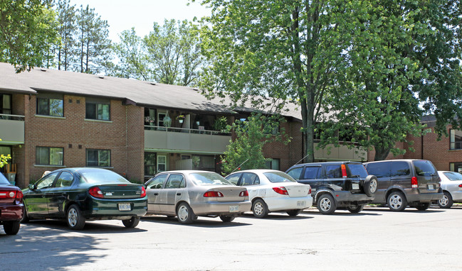 Brookside Apartments in Uxbridge, ON - Building Photo - Building Photo