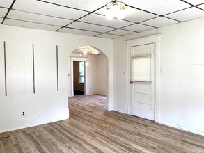 506 E 3rd Ave in Hutchinson, KS - Building Photo - Building Photo