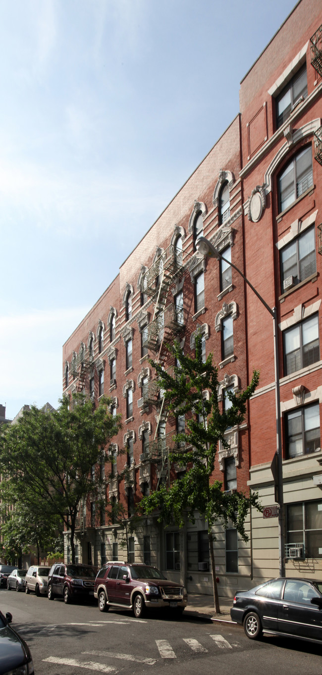 106 W 143rd St in New York, NY - Foto de edificio - Building Photo