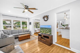 2421 Covina Way S-Mortgage, Unit Shady Side in St. Petersburg, FL - Building Photo - Building Photo