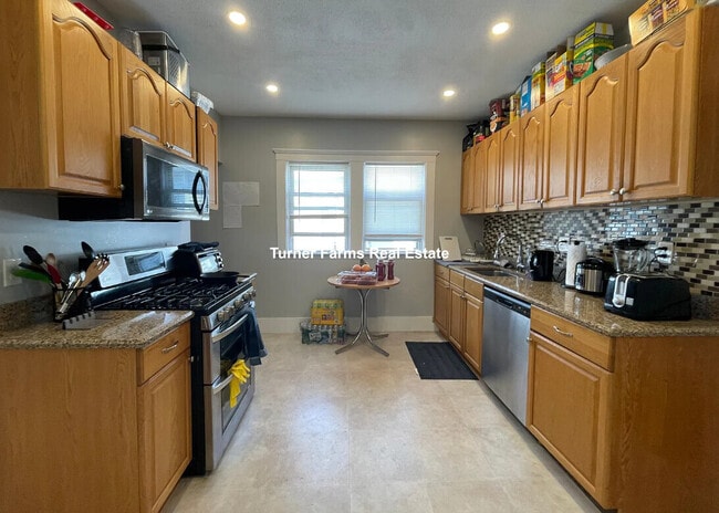 12 Berwick Rd, Unit 1